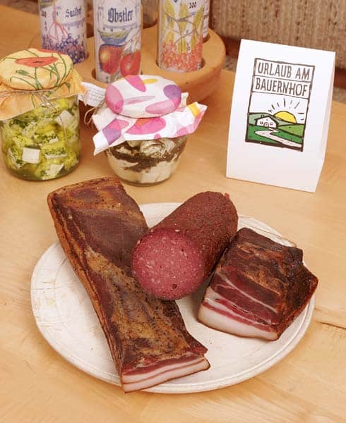 Hausgemachter Speck, Wurst, Marmelade und Saft aus eigener Produktion am Bauernhof Saalhof